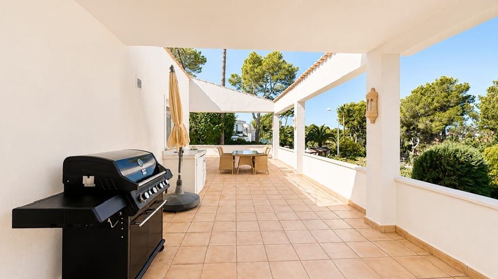 Villa for Sale in Prestigious Santa Ponsa with Expansion Potential