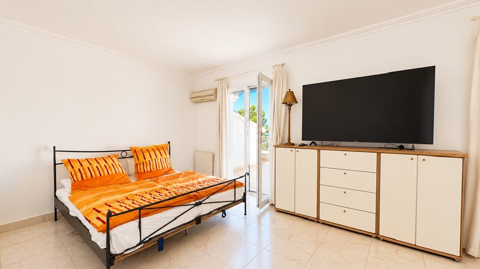 Villa for Sale in Prestigious Santa Ponsa with Expansion Potential