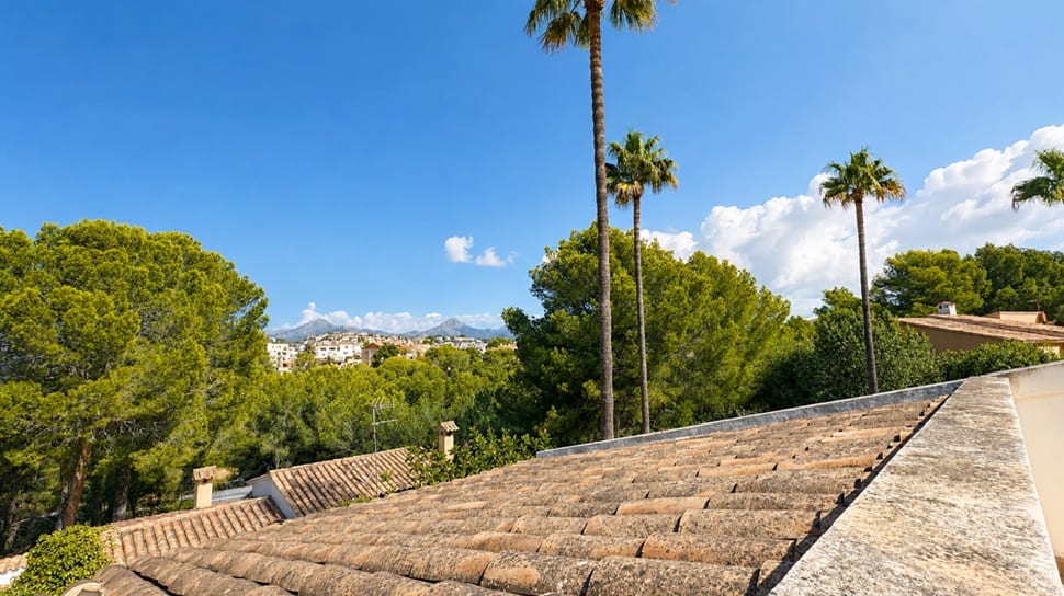 Villa for Sale in Prestigious Santa Ponsa with Expansion Potential