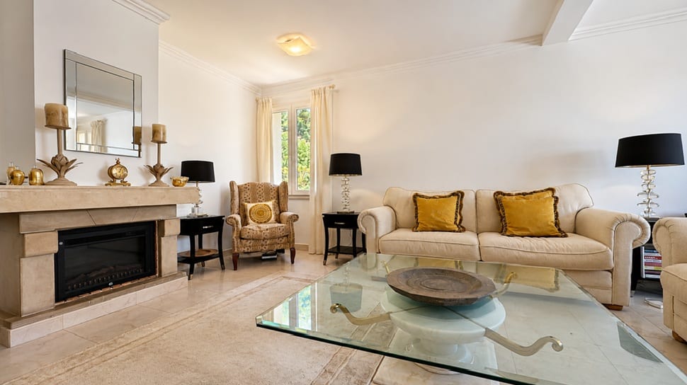 Villa for Sale in Prestigious Santa Ponsa with Expansion Potential