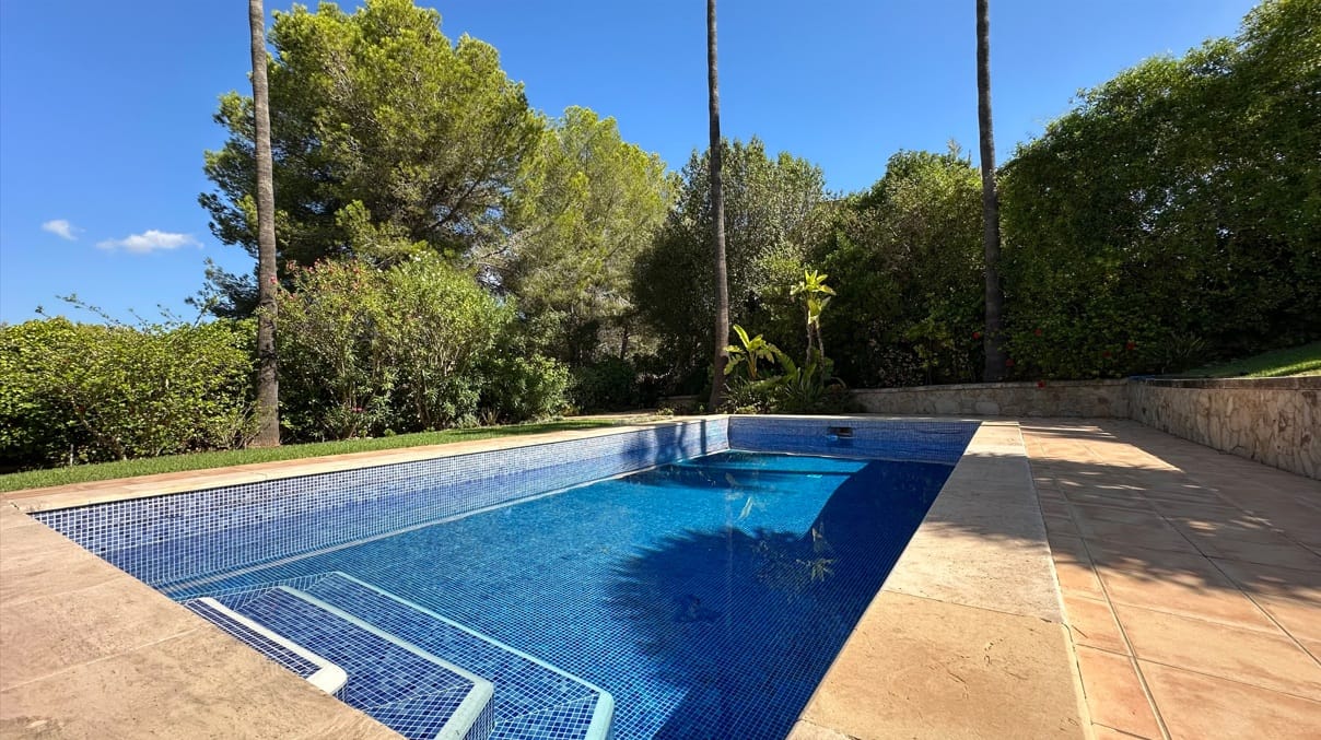Exclusive Villa for Sale in Santa Ponsa with Investment Potential