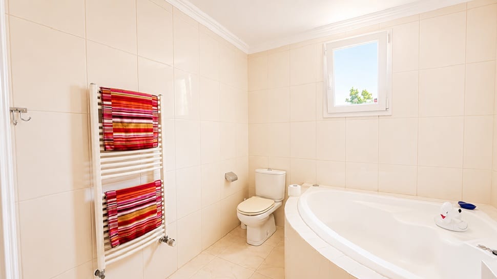 Villa for Sale in Prestigious Santa Ponsa with Expansion Potential