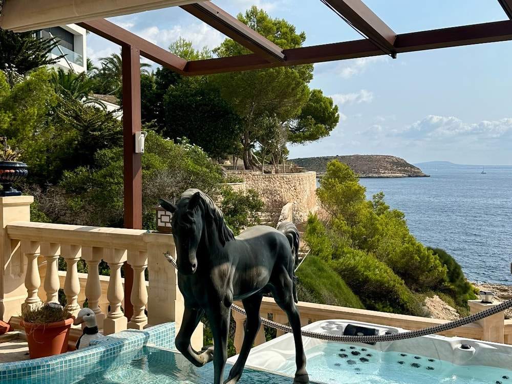 Seafront Ground Floor Apartment with Direct Access to the Mediterranean