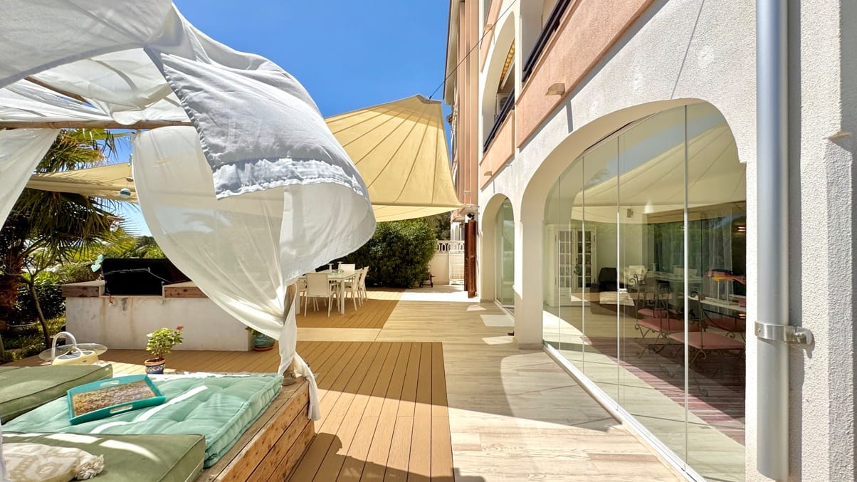 Sea View Apartment with 150 m² Private Terrace in Cala Vinyes