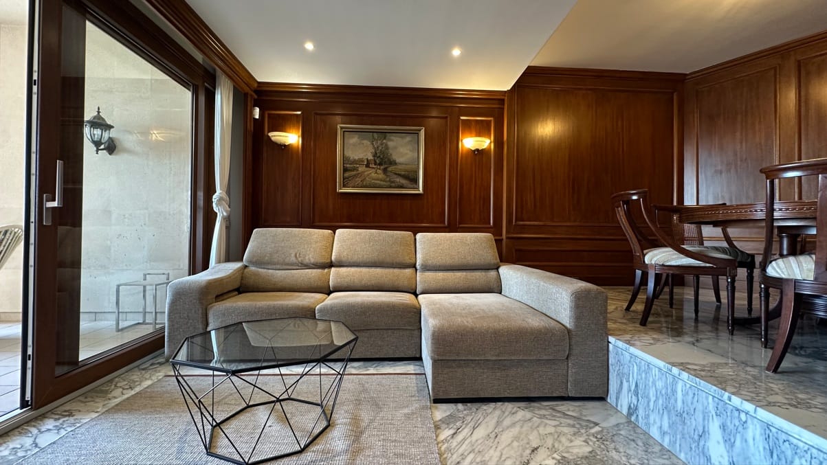 Spacious 3-Bedroom Apartment for Sale on Paseo Marítimo, Mallorca