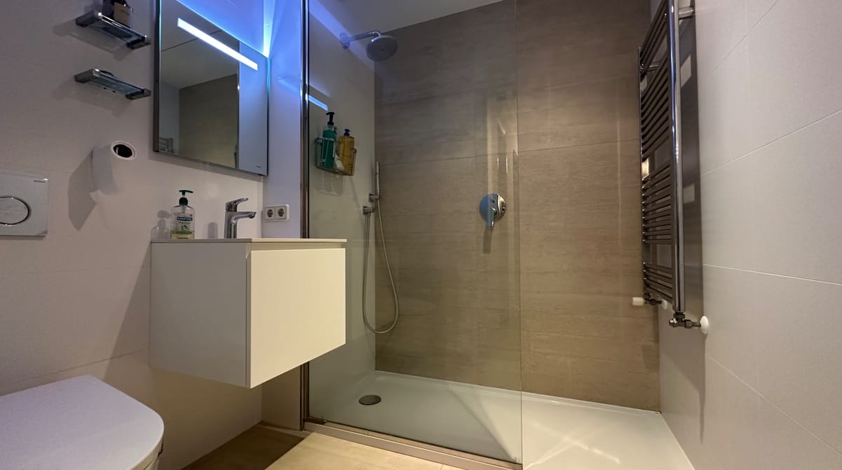 Spacious 3-Bedroom Apartment for Sale on Paseo Marítimo, Mallorca