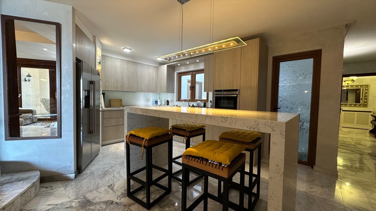 Spacious 3-Bedroom Apartment for Sale on Paseo Marítimo, Mallorca