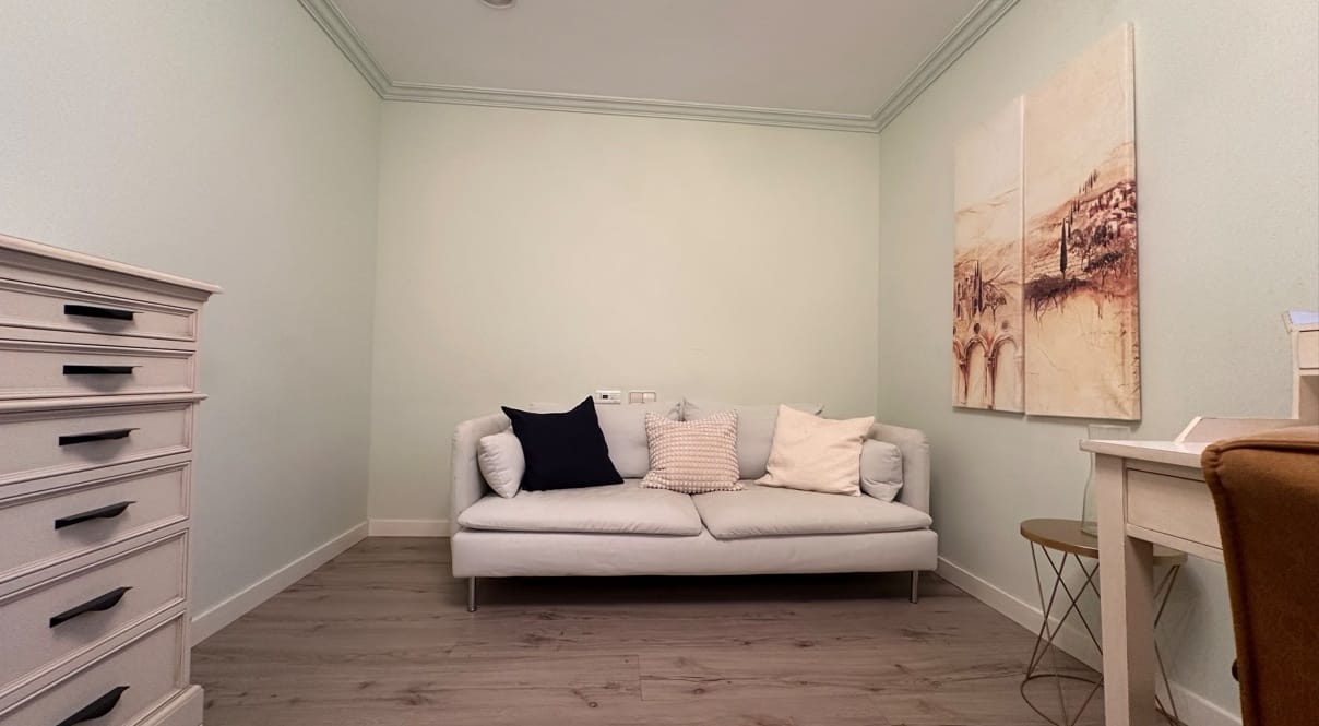 Spacious 3-Bedroom Apartment for Sale on Paseo Marítimo, Mallorca