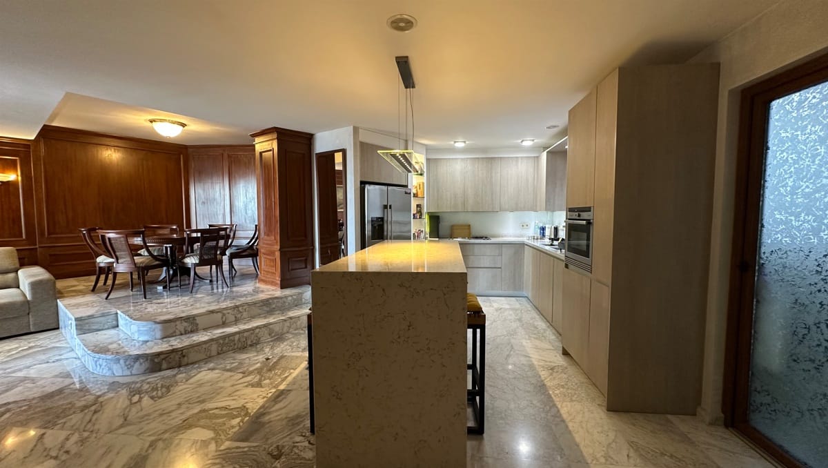 Spacious 3-Bedroom Apartment for Sale on Paseo Marítimo, Mallorca