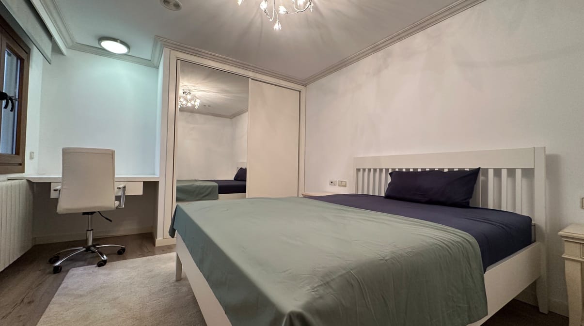 Spacious 3-Bedroom Apartment for Sale on Paseo Marítimo, Mallorca