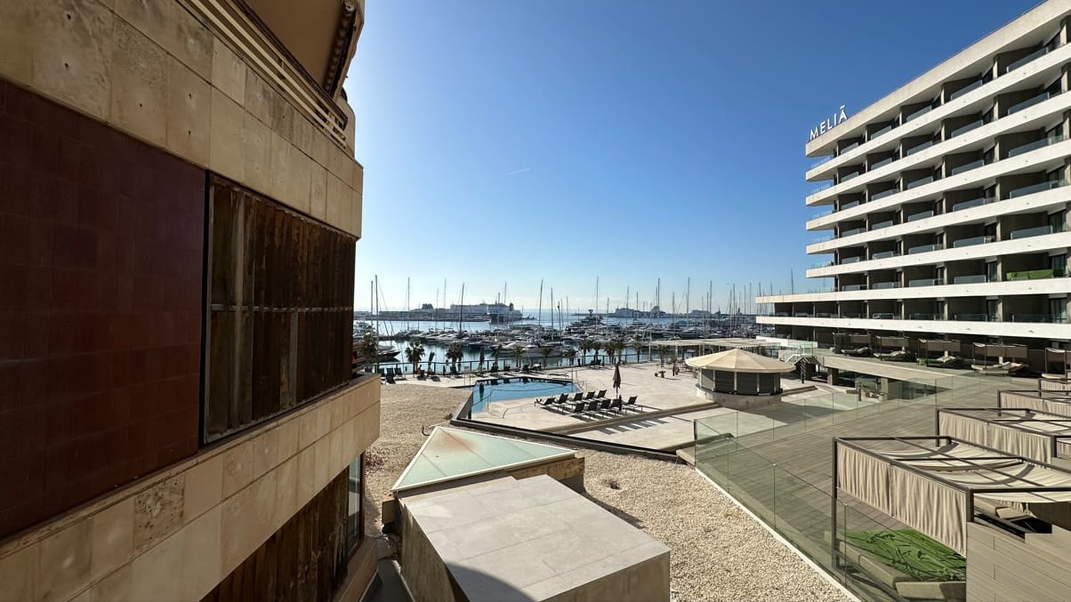 Spacious 3-Bedroom Apartment for Sale on Paseo Marítimo, Mallorca
