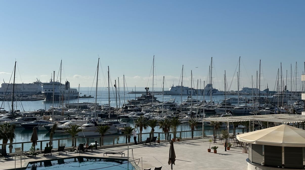 Spacious 3-Bedroom Apartment for Sale on Paseo Marítimo, Mallorca
