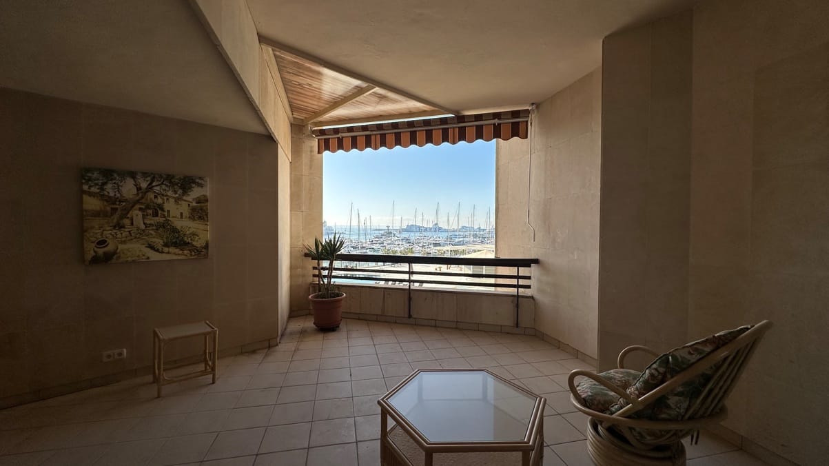 Spacious 3-Bedroom Apartment for Sale on Paseo Marítimo, Mallorca