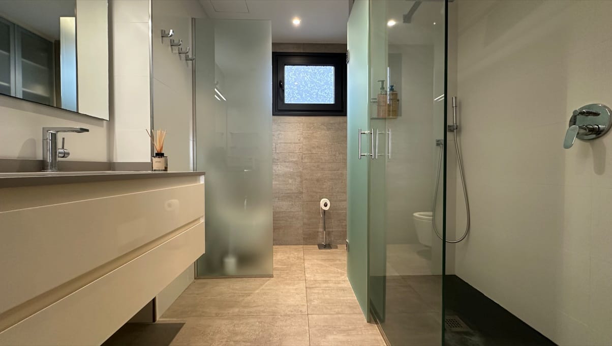 Spacious 3-Bedroom Apartment for Sale on Paseo Marítimo, Mallorca