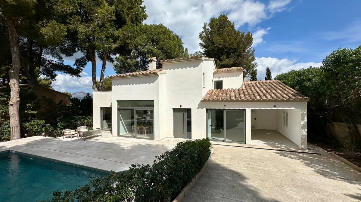 Luxury Renovated Villa for Sale in Santa Ponsa (2024) with ETV License