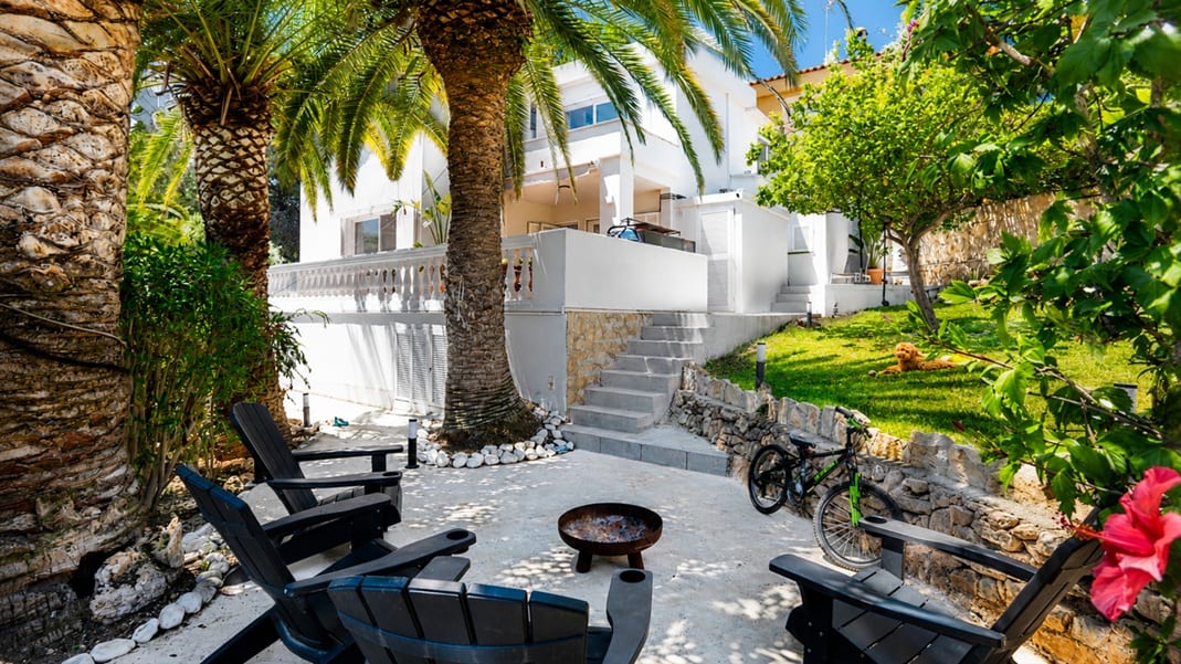 Villa for Sale in Santa Ponsa with Private Garden