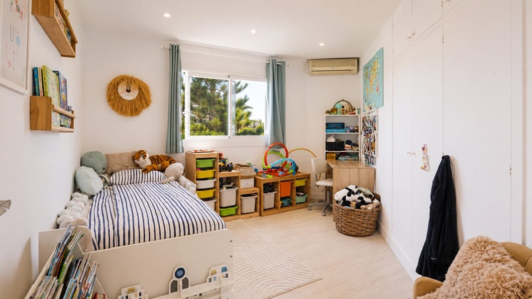 Villa for Sale in Santa Ponsa with Private Garden