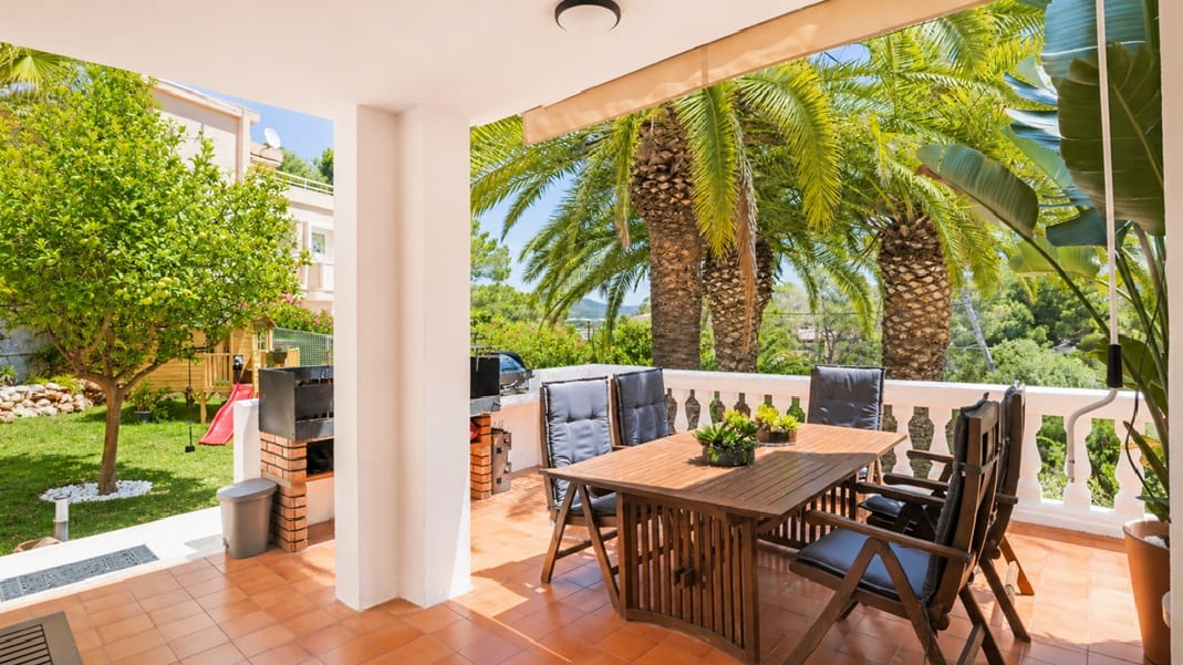 Villa for Sale in Santa Ponsa with Private Garden