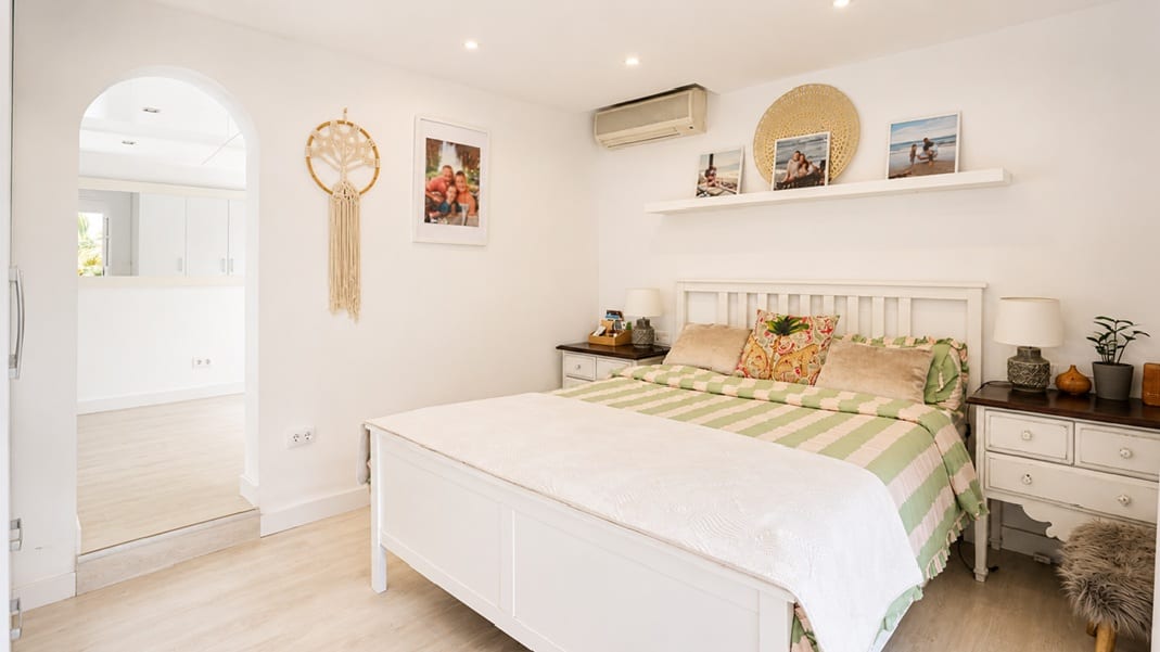 Villa for Sale in Santa Ponsa with Private Garden