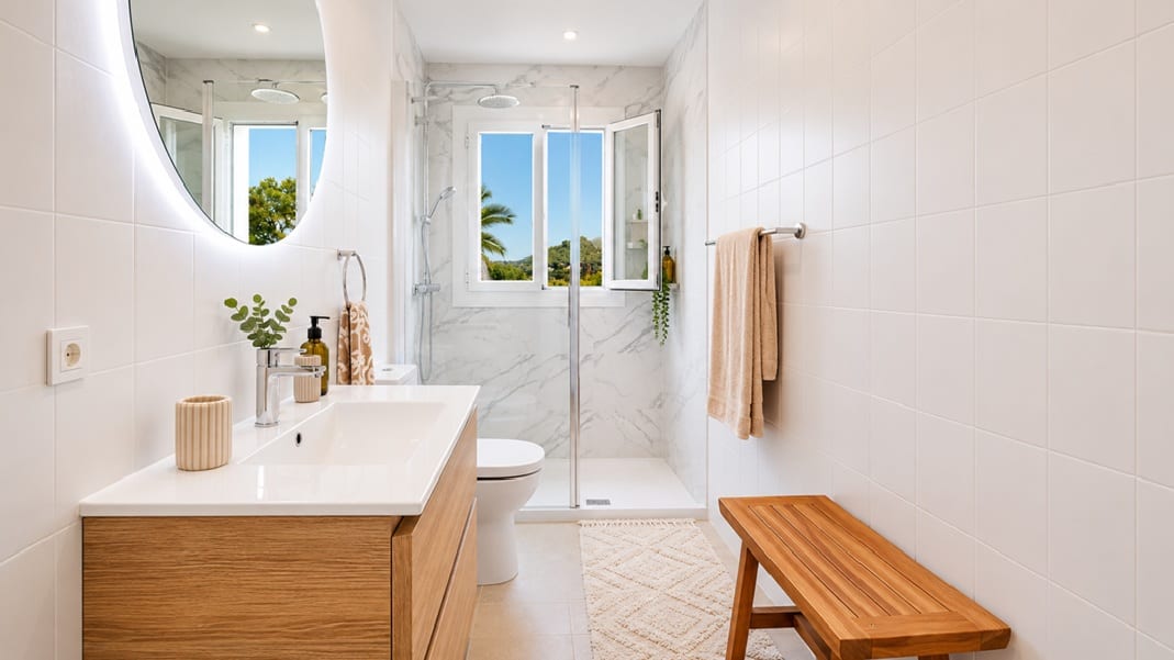 Villa for Sale in Santa Ponsa with Private Garden