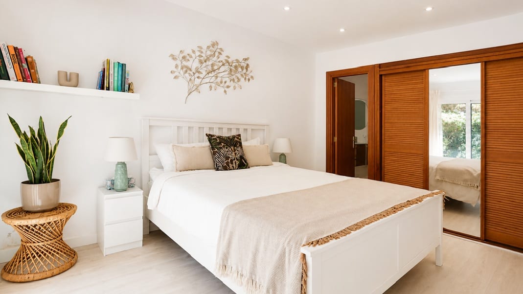 Villa for Sale in Santa Ponsa with Private Garden
