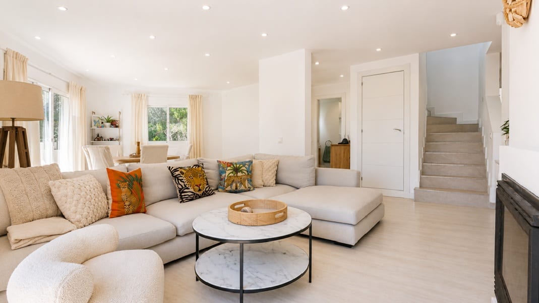 Villa for Sale in Santa Ponsa with Private Garden
