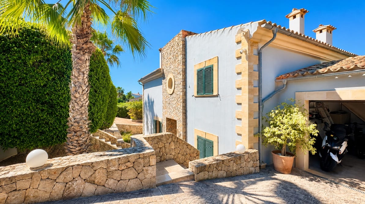Villa for Sale in Cala Vinyes with Infinity Pool