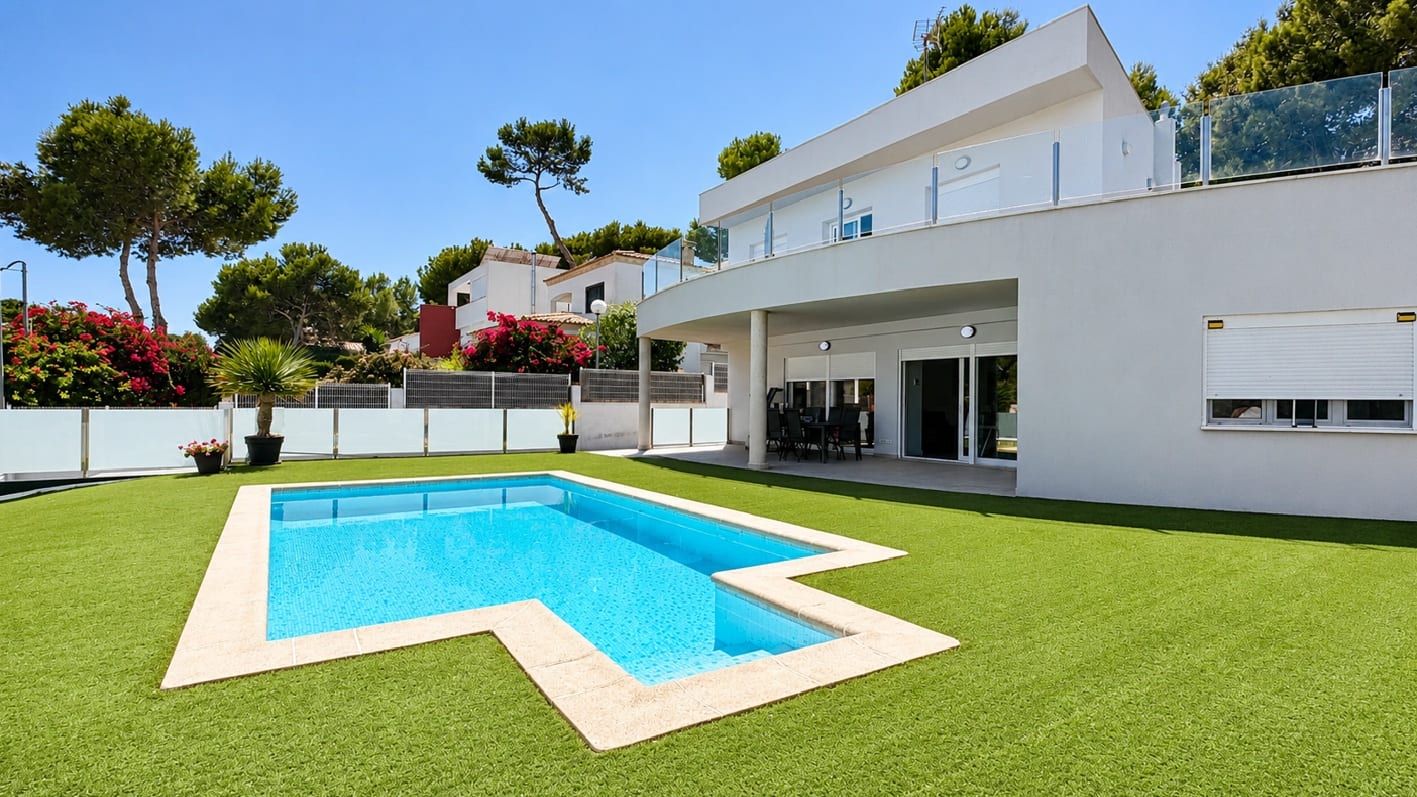 Private Villa for Sale in El Toro with Pool
