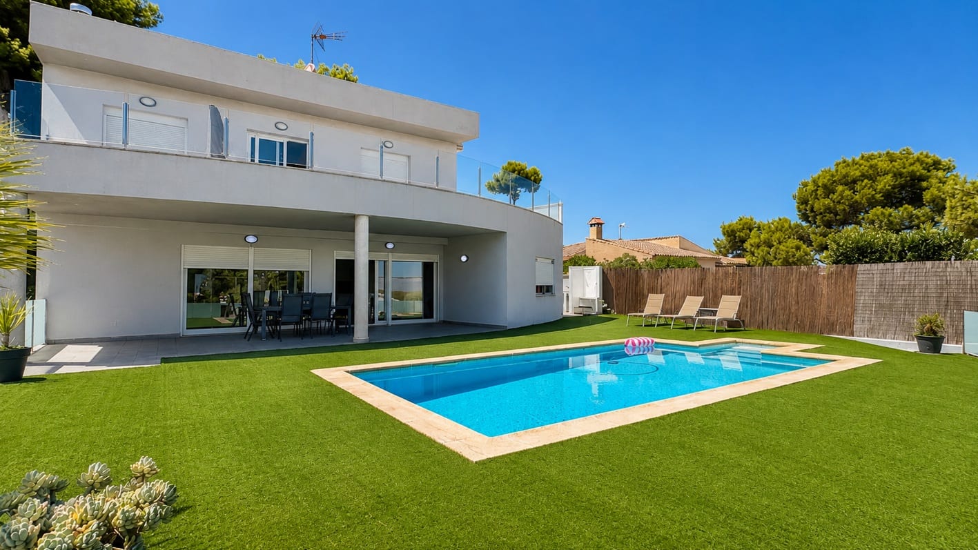 Private Villa for Sale in El Toro with Pool